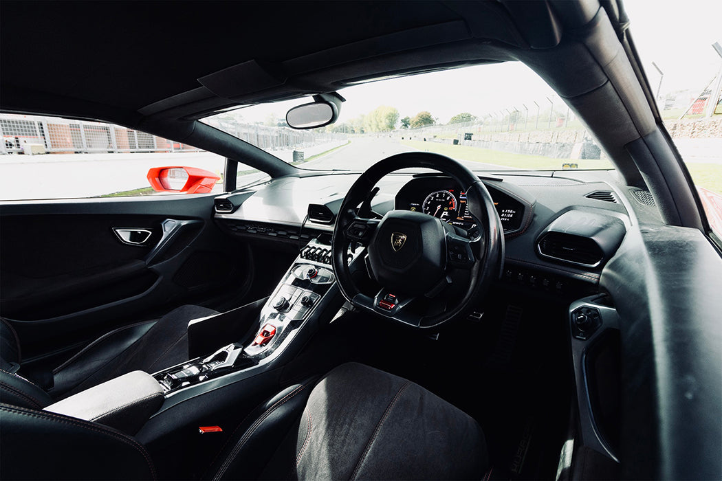 Lamborghini Road Vs Race Driving Experience 